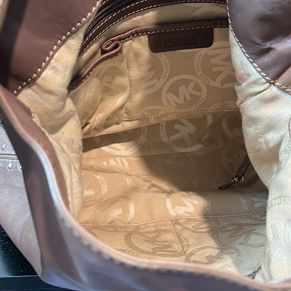 Michael Kors Uptown Astor Leather Bag in excellent pre owned condition - Picture 10 of 16
